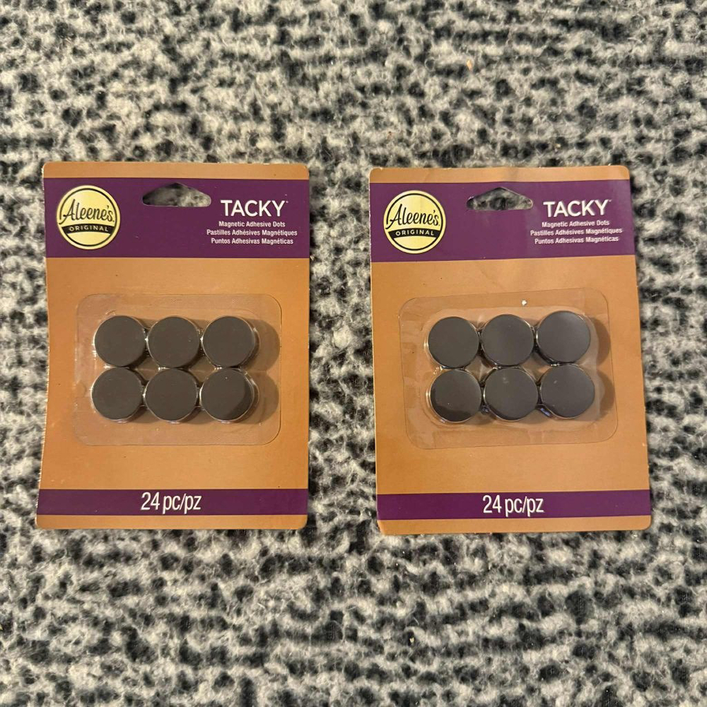 Aleene's Tacky Magnetic Adhesive Dots 24 pc/pz Silver Purple 2 Packs